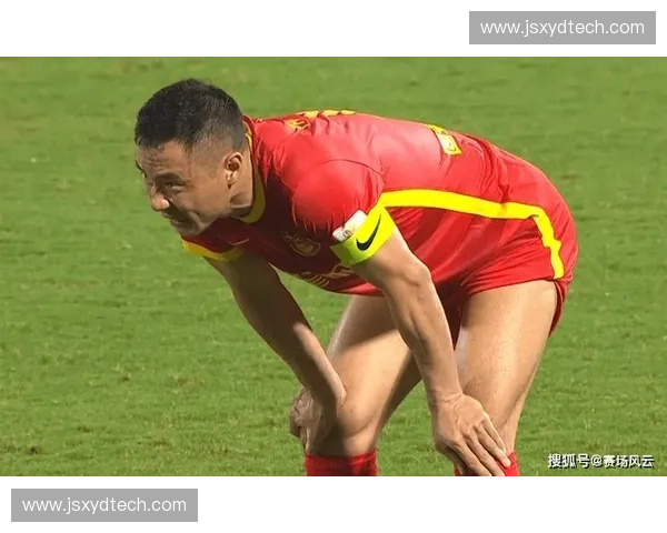 聚焦中超直播赛场风云解析球队走势与球星表现全景呈现新赛季精彩瞬间